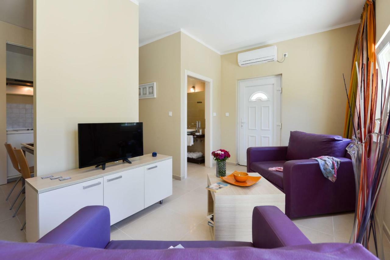Cecilia Apartments Лун Екстериор снимка