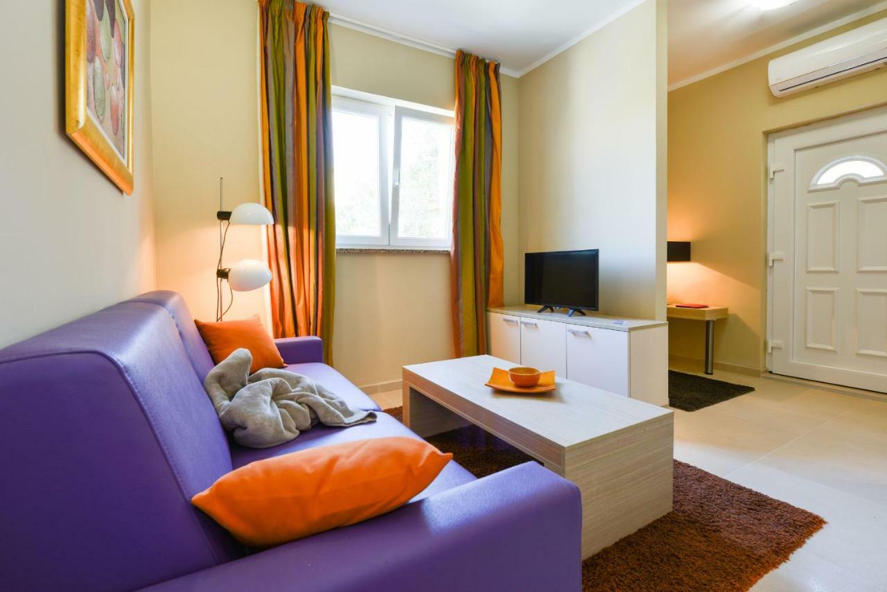 Cecilia Apartments Лун Екстериор снимка