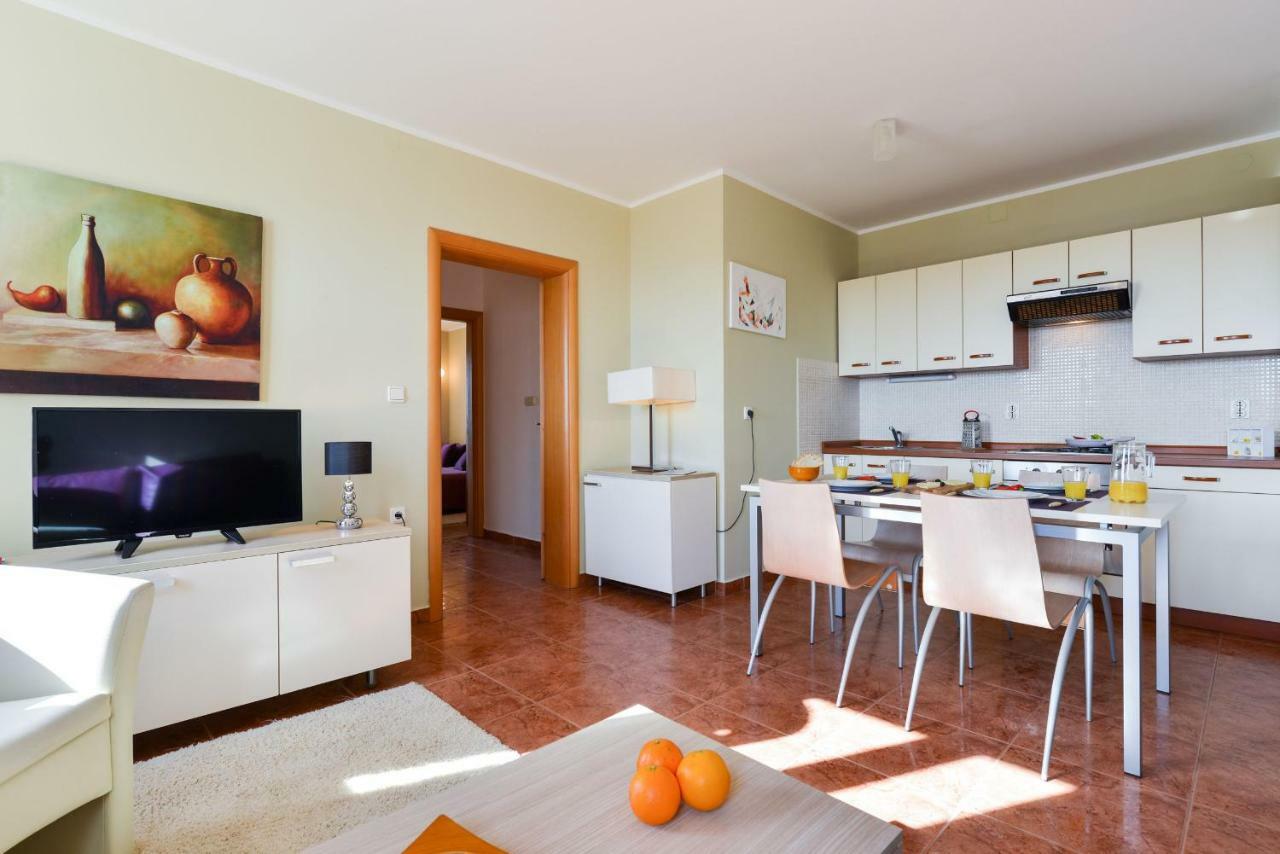 Cecilia Apartments Лун Екстериор снимка