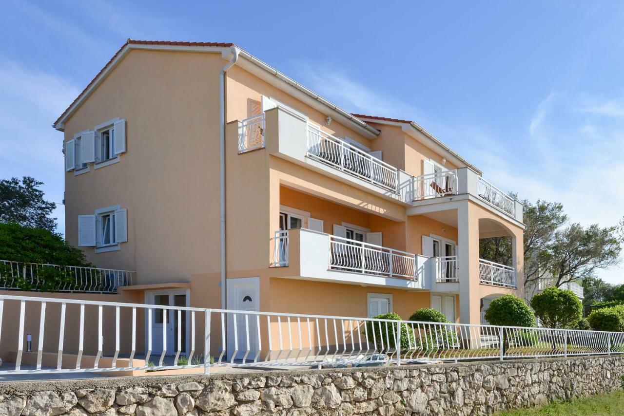Cecilia Apartments Лун Екстериор снимка
